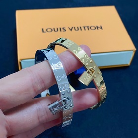 Браслет с замком LV Louis Vuitton с момента появления на рынке по