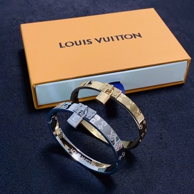 Браслет с замком LV Louis Vuitton с момента появления на рынке по