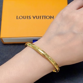 Браслет LV Louis Vuitton с момента появления на рынке пользуется 