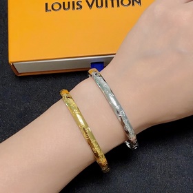 Браслет LV Louis Vuitton с момента появления на рынке пользуется 