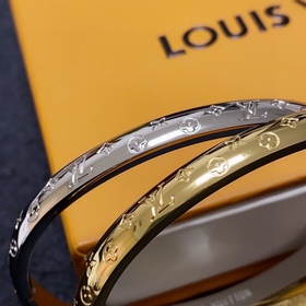 Браслет LV Louis Vuitton с момента появления на рынке пользуется 