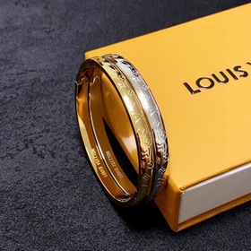 Браслет LV Louis Vuitton с момента появления на рынке пользуется 