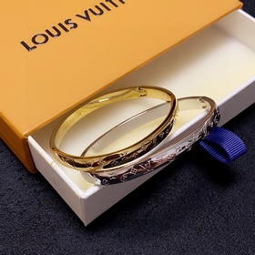 Браслет LV Louis Vuitton с момента появления на рынке пользуется 