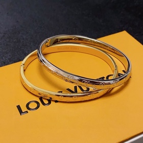 Браслет LV Louis Vuitton с момента появления на рынке пользуется 
