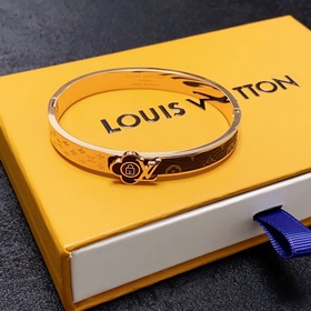 Кожаный браслет LV Louis Vuitton с момента своего появления на ры