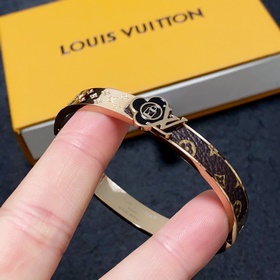Кожаный браслет LV Louis Vuitton с момента своего появления на ры