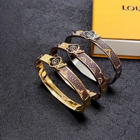 Кожаный браслет LV Louis Vuitton с момента своего появления на ры