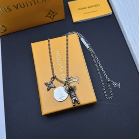 Ожерелье Louis Vuitton Оригинальный товар, новая модель из бутика