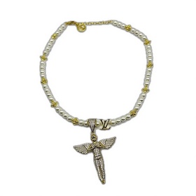 Ожерелье Louis Vuitton Golden Pearl Angel выглядит чрезвычайно оч