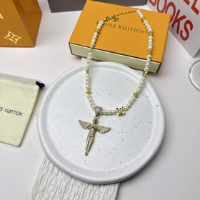 Ожерелье Louis Vuitton Golden Pearl Angel выглядит чрезвычайно оч