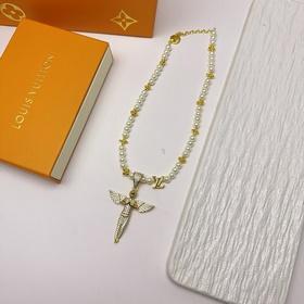 Ожерелье Louis Vuitton Golden Pearl Angel выглядит чрезвычайно оч