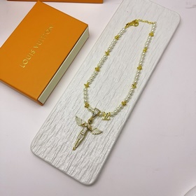 Ожерелье Louis Vuitton Golden Pearl Angel выглядит чрезвычайно оч