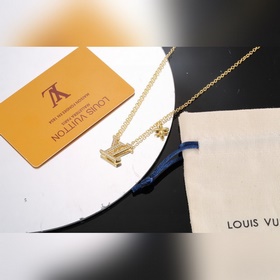 Золотое колье с буквами LV Колье Louis Vuitton Индивидуальность С
