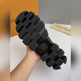LV Checker — обязательный элемент осенне-зимнего гардероба мужчин