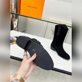 Louis Vuitton Луи Виттен, новейшая модель осень-зима 2025, высоко