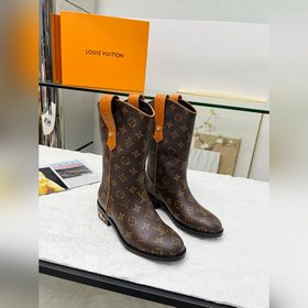 Louis Vuitton Луи Виттен, новейшая модель осень-зима 2025, высоко