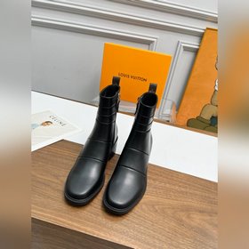 Louis Vuitton Луи Виттен, новейшая модель осень-зима 2025, высоко