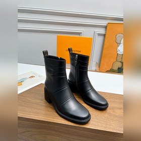 Louis Vuitton Луи Виттен, новейшая модель осень-зима 2025, высоко