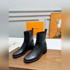 Louis Vuitton Луи Виттен, новейшая модель осень-зима 2025, высоко