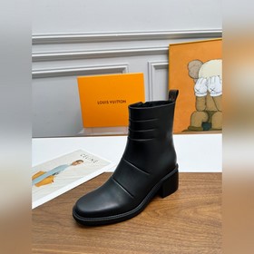 Louis Vuitton Луи Виттен, новейшая модель осень-зима 2025, высоко