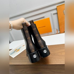 Louis Vuitton Луи Виттен, новейшая модель осень-зима 2025, высоко