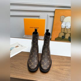 Louis Vuitton Луи Виттен, новейшая модель осень-зима 2025, высоко