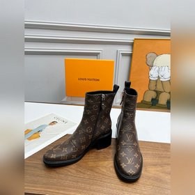 Louis Vuitton Луи Виттен, новейшая модель осень-зима 2025, высоко