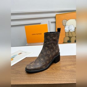 Louis Vuitton Луи Виттен, новейшая модель осень-зима 2025, высоко