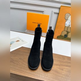 Louis Vuitton Луи Виттен, новейшая модель осень-зима 2025, высоко