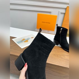 Louis Vuitton Луи Виттен, новейшая модель осень-зима 2025, высоко