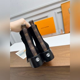 Louis Vuitton Луи Виттен, новейшая модель осень-зима 2025, высоко