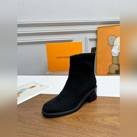 Louis Vuitton Луи Виттен, новейшая модель осень-зима 2025, высоко