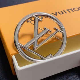 Новая серебряная брошь от Louis Vuitton — это украшение, которое 