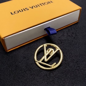 Новая брошь из коллекции Louis Vuitton — это украшение, которое л