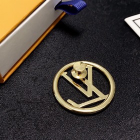 Новая брошь из коллекции Louis Vuitton — это украшение, которое л