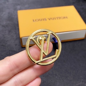 Новая брошь из коллекции Louis Vuitton — это украшение, которое л