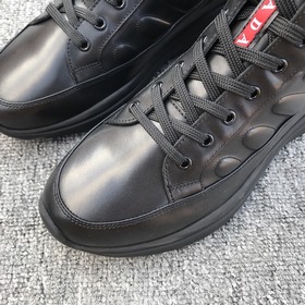 Prada/Prada Кожаные ботинки на шнурках. Эти кожаные ботинки вопло