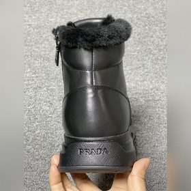 Prada/ Мужские высокие шнурованные кроссовки Prada 2025 из кожи с