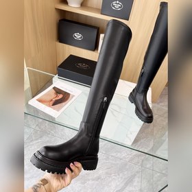 Новые ботинки Prada из коллекции осень-зима 2025, приобретенные в