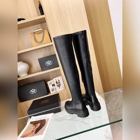 Новые ботинки Prada из коллекции осень-зима 2025, приобретенные в