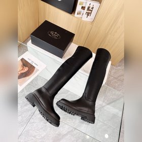 Новые ботинки Prada из коллекции осень-зима 2025, приобретенные в