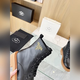 Новые ботинки Prada из коллекции осень-зима 2025, приобретенные в