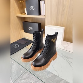 Новые ботинки Prada из коллекции осень-зима 2025, приобретенные в