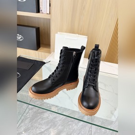 Новые ботинки Prada из коллекции осень-зима 2025, приобретенные в