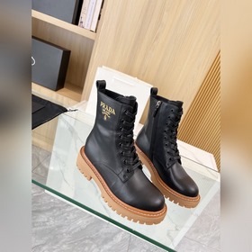 Новые ботинки Prada из коллекции осень-зима 2025, приобретенные в