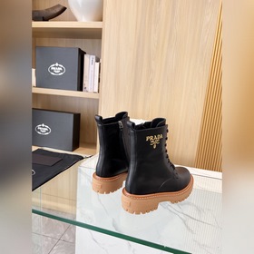 Новые ботинки Prada из коллекции осень-зима 2025, приобретенные в