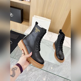 Новые ботинки Prada из коллекции осень-зима 2025, приобретенные в