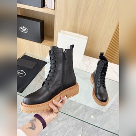 Новые ботинки Prada из коллекции осень-зима 2025, приобретенные в