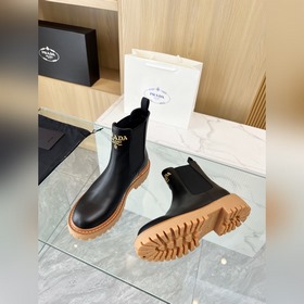 Новые ботинки Prada из коллекции осень-зима 2025, приобретенные в