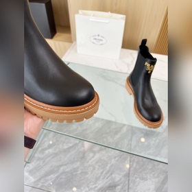 Новые ботинки Prada из коллекции осень-зима 2025, приобретенные в